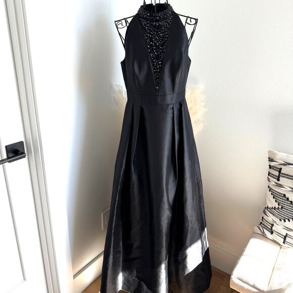 Adrianna Papell Black Satin Beaded Mesh V-Neck Evening Gown Size 4P - Picture 2 of 11